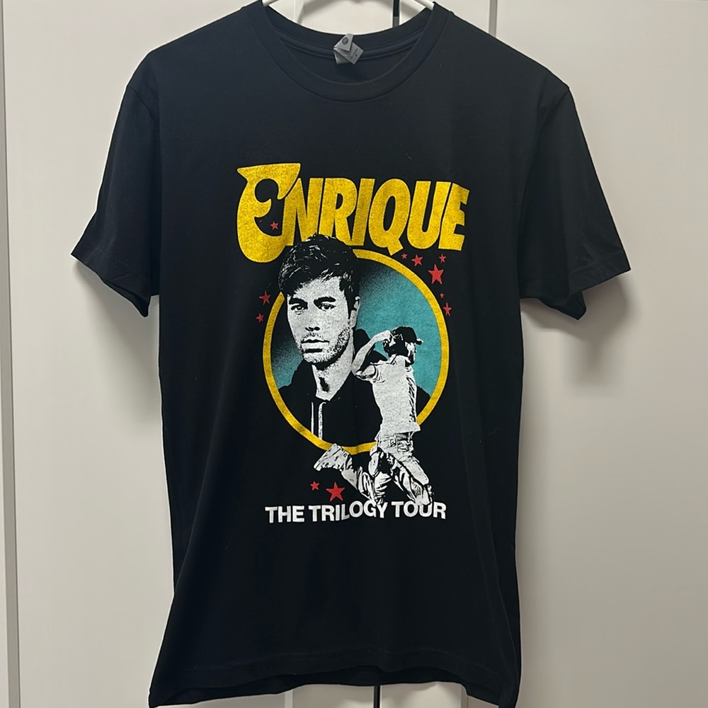 Enrique Iglesias Trilogy Concert T Shirt, size small